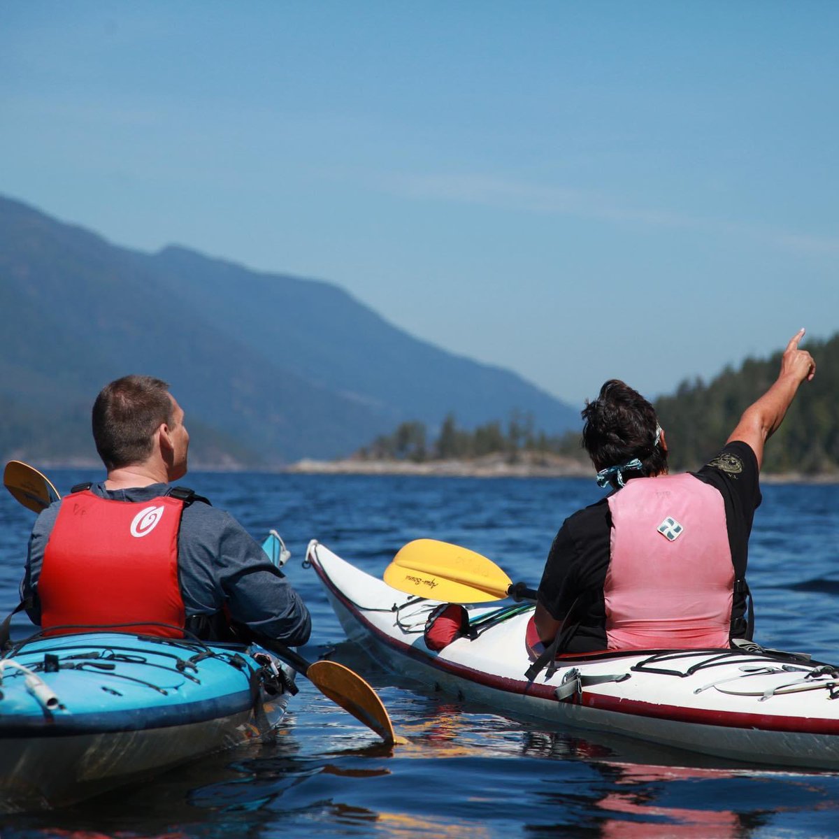 TalaysayTours's tweet photo. Sharing the story of chainku, the double headed sea serpent, with Avi, Kim and Liz in Sechelt Inlet. Our Shishalh people call this water ?alhtulich #avilewis #ndpcandidate #leadership #sunshinecoast https://t.co/tlKXFyXZLF