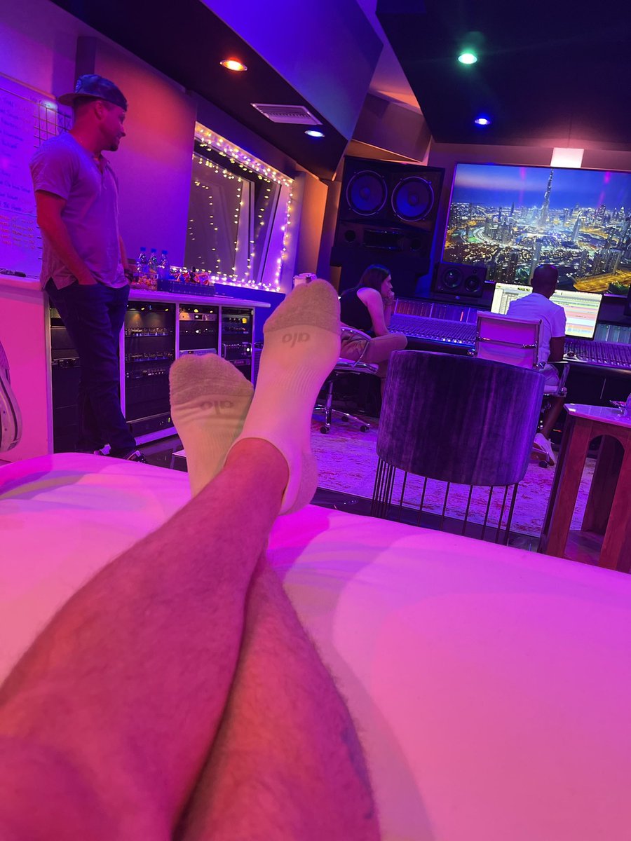 nickcarter's tweet photo. Chillin in the studio like.. 😎 https://t.co/rFSmH79Yvr