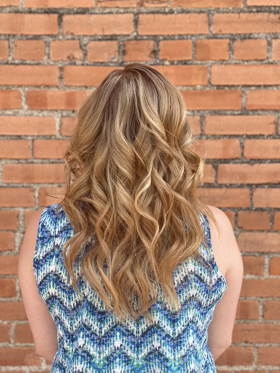breewade_22's tweet photo. Auburn/Carmel balayage β¨ #hairstylist #HairTwitter #balayage #curls #olaplex #behindthechair #rootsmudge #redken #bookwithme #dfwstylist #mckinneystylist https://t.co/3vQcpgy9ZH