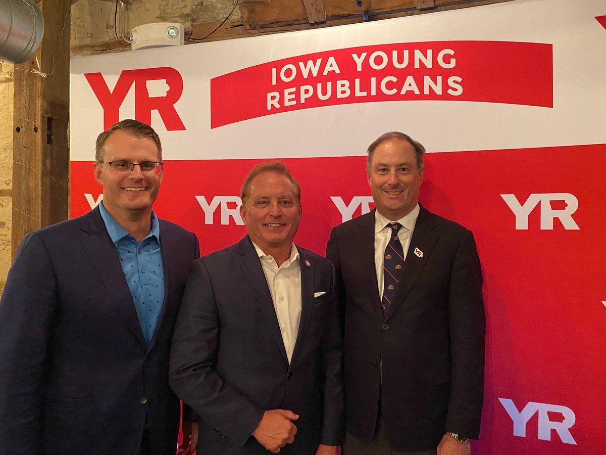 PateforIowa's tweet image. Great event last night with @YoungIowaGOP.  Thank you for letting me be part of it!