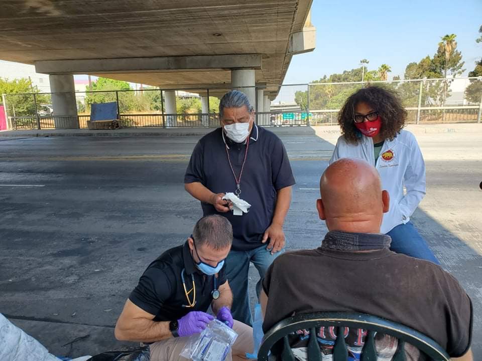 sydneykamlager's tweet image. Today, I was in the passenger seat watching @keckmedusc treat infections and just offer compassion to folks in Skid Row, Lincoln Heights &amp;amp; #ProjectRoomkey.

Being committed to “meeting people where they are”...also means the streets!! We gotta get #AB369 👉🏾law.