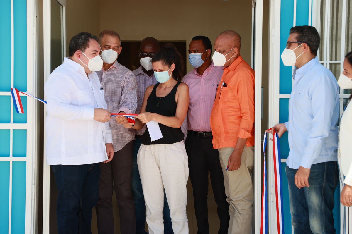 CEDESORD's tweet photo. Estamos muy emocionados por haber entregado al @SNSRDO los centros de atención construidos con apoyo @cooperacioAND #AACID @Prodiversa en la provincia Bahoruco. Desde ahí se darán servicios a más de seis mil personas y 1,300 familias. @benecoenecia https://t.co/i5k5pQJjj7