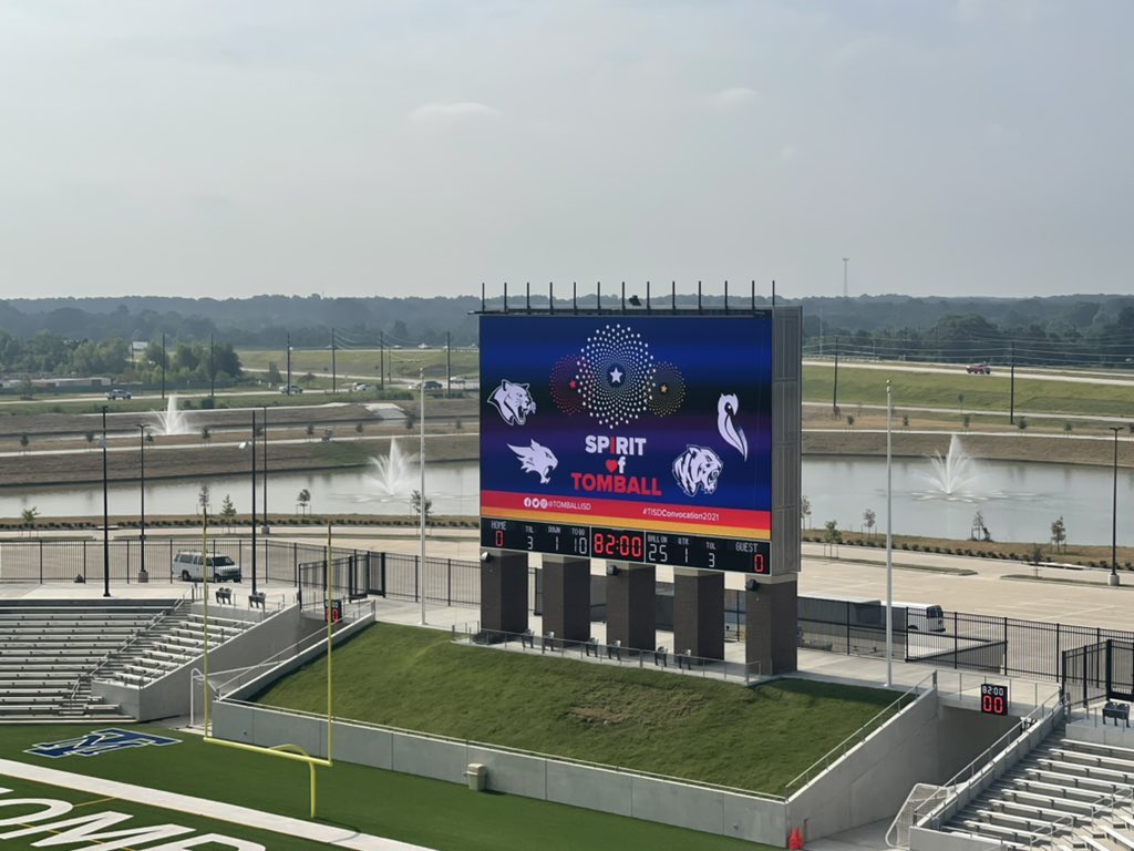 jro282876's tweet photo. Our small town Texas high school just built a new stadium thatβs home to a scoreboard with aspirations of growing up to be as AUsome as the @AUscoreboard. #CloseButNotQuite https://t.co/xV3oYurpvL