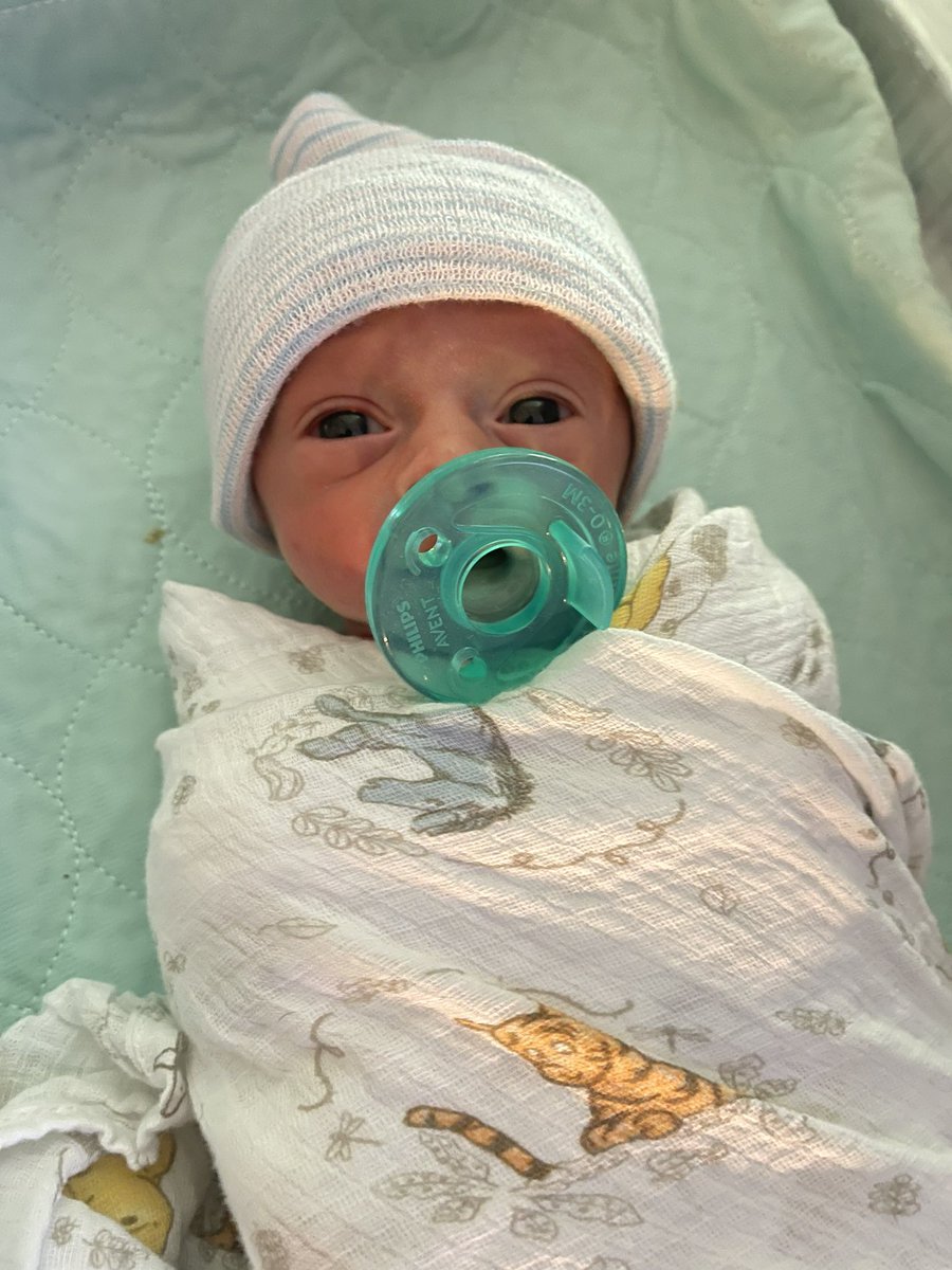 Michael_Pittman's tweet photo. Iβd like to say Iβve had some pretty cool moments in my life so far, however, none come close to this one. Welcome to the world Beckham π #BabyBeck #Dad https://t.co/JrPTuoDtjq