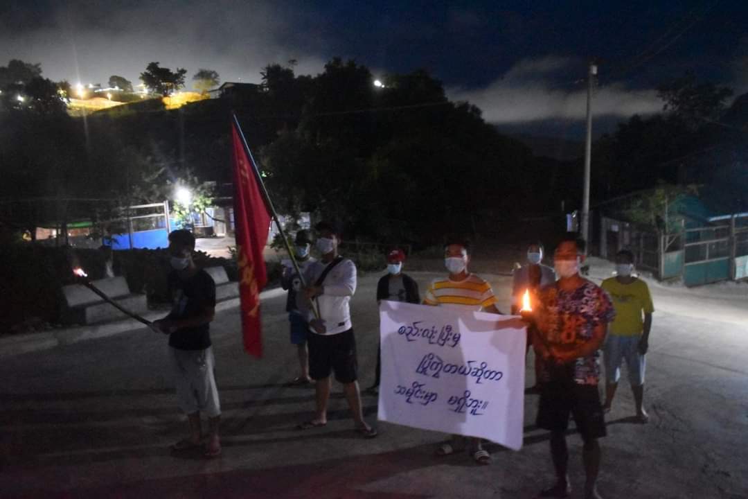 HMocole's tweet photo. Dawn Strike led by the residents from #AyeMyaTharYar ward, Hpakant Township marched and staged to overthrow the military dictatorship in this early morning.

#Aug7Coup 
#WhatsHappeningInMyanmar https://t.co/y76JQDVvDL