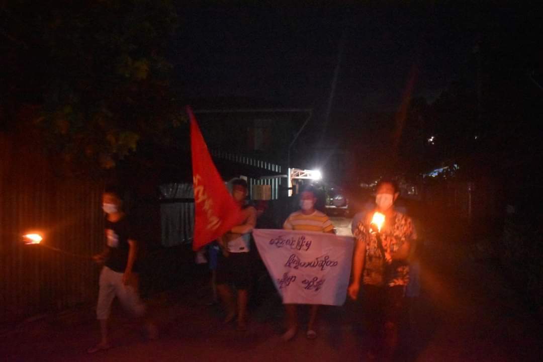 HMocole's tweet photo. Dawn Strike led by the residents from #AyeMyaTharYar ward, Hpakant Township marched and staged to overthrow the military dictatorship in this early morning.

#Aug7Coup 
#WhatsHappeningInMyanmar https://t.co/y76JQDVvDL