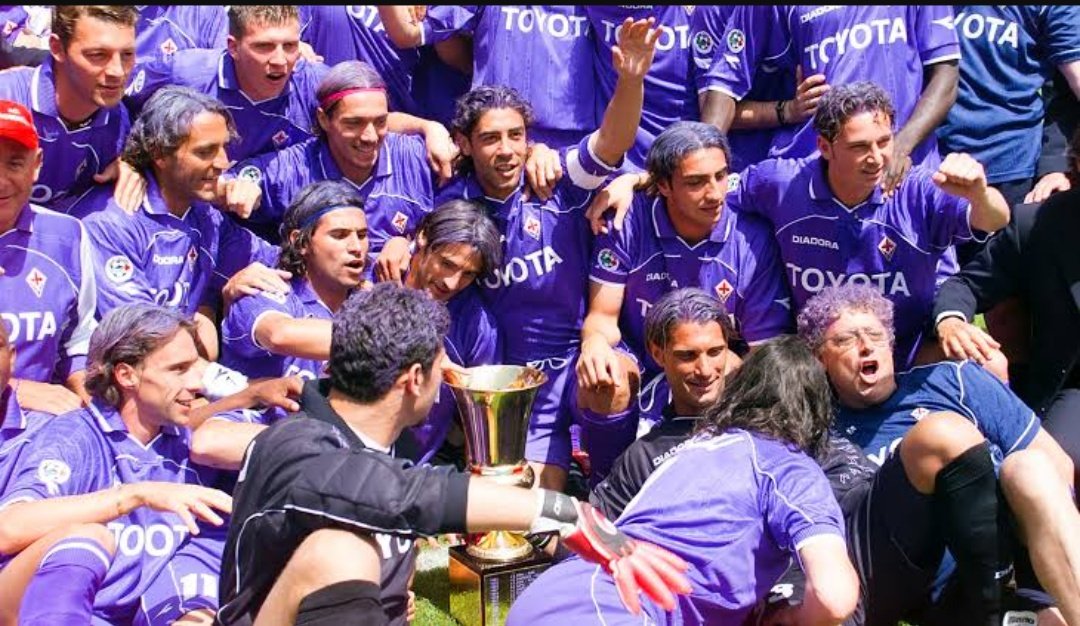 Jogadores da Fiorentina comemoram título da Copa da Itália em 2000/ Foto: Calciopédia