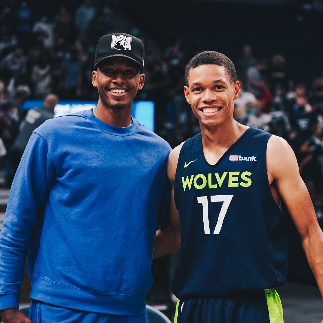 Timberwolves's tweet photo. Family. 🐺 https://t.co/nAicxMSJxo
