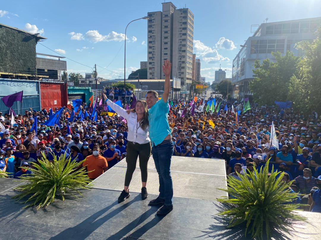 anyelithetc's tweet photo. Tenemos confianza en la ruta electoral, en el diálogo como herramienta de cambio y tenemos confianza en @HenriFalconLara para recuperar la gobernación de Lara🇻🇪✅
.
La Alianza Democrática va con todo este #21Nov !!!
.
La capital musical de #Venezuela no tiene miedo!!! #seguimos https://t.co/EAK565DhWN