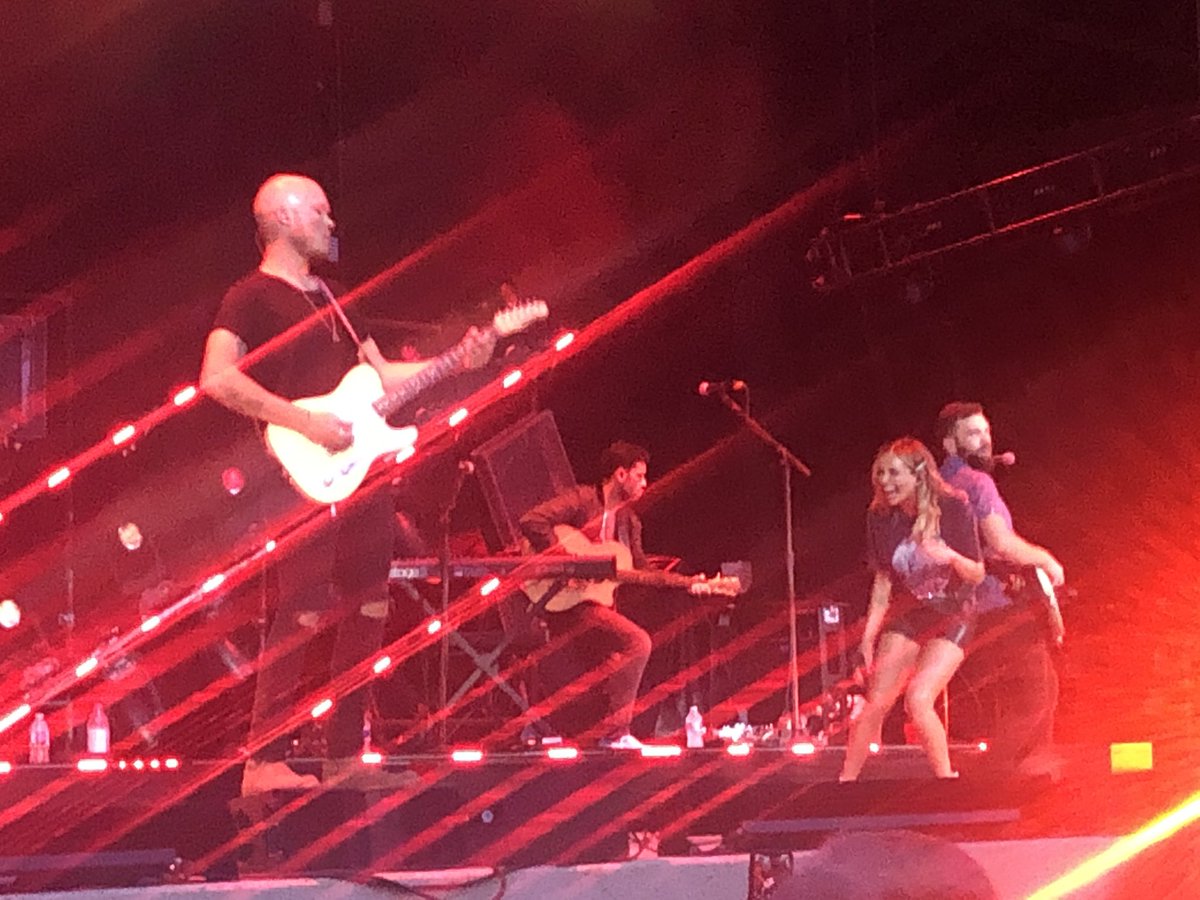 We love how much <a href="/carlypearce/">Carly Pearce</a> loves her band 😍 they are having so much fun and we are here for it ❤️ 

#livemusic #countrymusic #carlypearce #azuraamp #FTSM