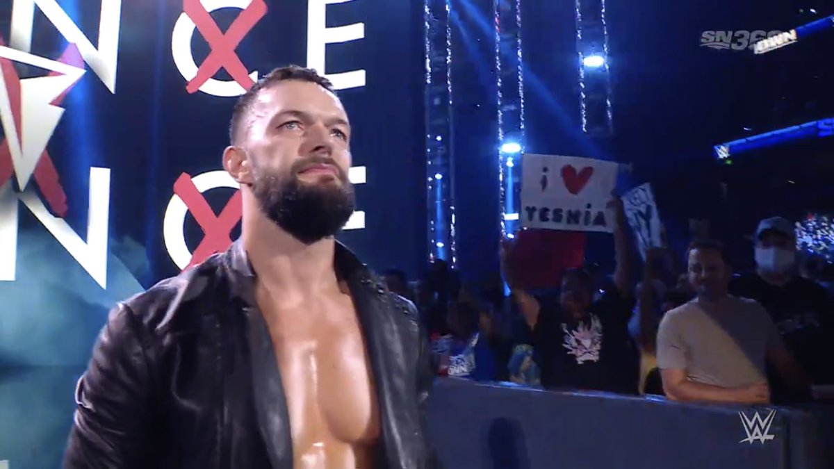devittsourcenet's tweet photo. #SmackDown #SmackDownOnFox #FinnBalor #FergalDevitt #ThePrixe #BálorClub (@FinnBalor) https://t.co/ANh5YFOK32