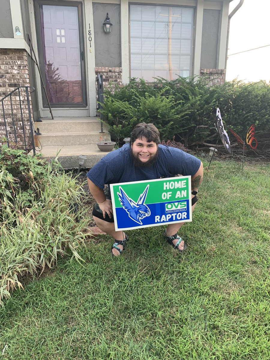 xavierOTMS's tweet photo. Our house is showing some Olathe virtual school pride @Xavierscience #ourstoryovs https://t.co/BjszUlKTfc