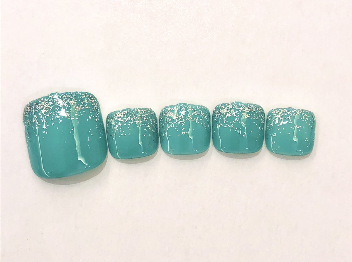 Homei 簡単ラメグラデーションネイル Wg17 Mermaid Turquoise Ne8 Sparkle Silver スペシャルトップジェル 夏らしい色 このチップを見て Wg17買われる方が最近多いです 今日はアトリエに居ます 京橋アトリエ ゆりり Homeiウィークリージェル