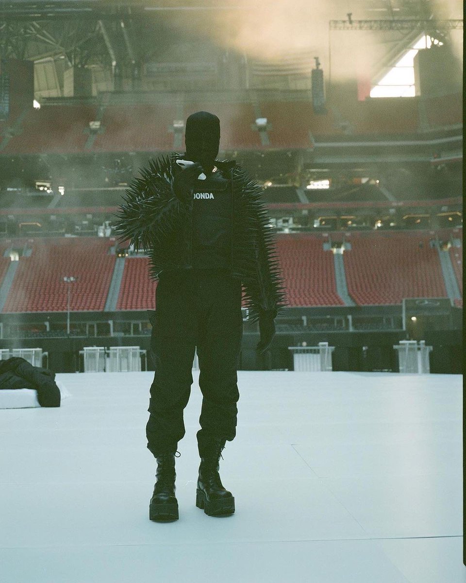 Ovrnundrr's tweet photo. Kanye West “DONDA” 💿🕊 

Photo: @gunnerstahlus (Instagram) https://t.co/mvikU1EKib