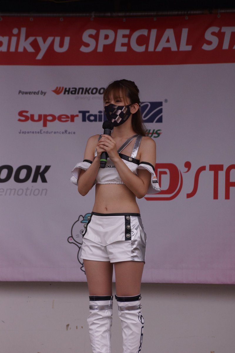 キツネ様 ツイート上 ここがレースクィーン画像のツイート終了になります 撮り終えた順に載せてくので ここが一番最後です この上からイジりやボケが入って来ます オートポリス スーパー耐久 えすたい盛り上げ隊 香月わかな 藤田香澄