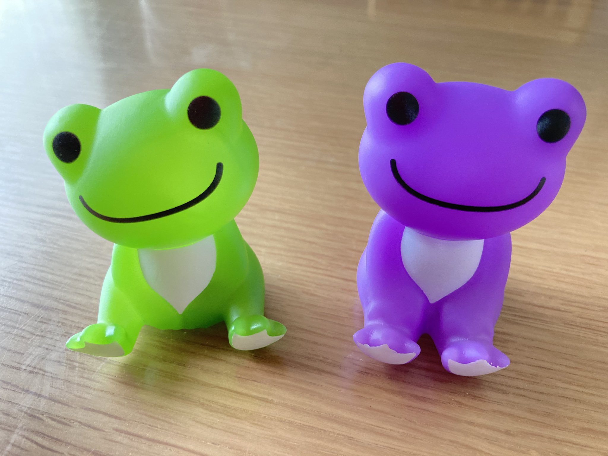 ハッチ 今日のひと回し ふた回し P ﾍﾍｯ ピクルスかわいい ピクルスザフロッグ カエルのピクルス カプセルトイ ほわっと光るライト にじいろリボン T Co Czwry37z76 Twitter