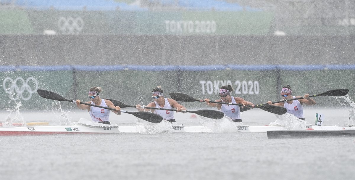 LubieTuByc's tweet photo. Brązowy medal #Tokyo2020 dla kajakarek 🥉 Helena Wiśniewska @cwzs_zawisza wraz z koleżankami stanęły na najniższym stopniu podium Igrzysk Olimpijskich 👏 📸 #PSkraba #KujawyPomorze #LubieTuByc #sportWKP @Olympics @PKOL_pl @sport_tvppl @radiopik https://t.co/6Xss6sQFH0