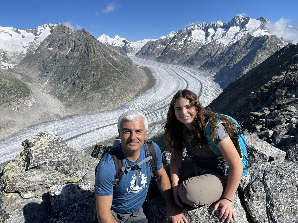GiuseppeWT's tweet photo. Gestern bei wunderschönem Wetter tolle Bergwanderung gemacht mit Lina UNESCO-Höhenweg vom Bettmerhorn zum Eggishorn. Es war super viel Dank👍👍👍👏☀️🙂🙏 https://t.co/rxNfwiQicj
