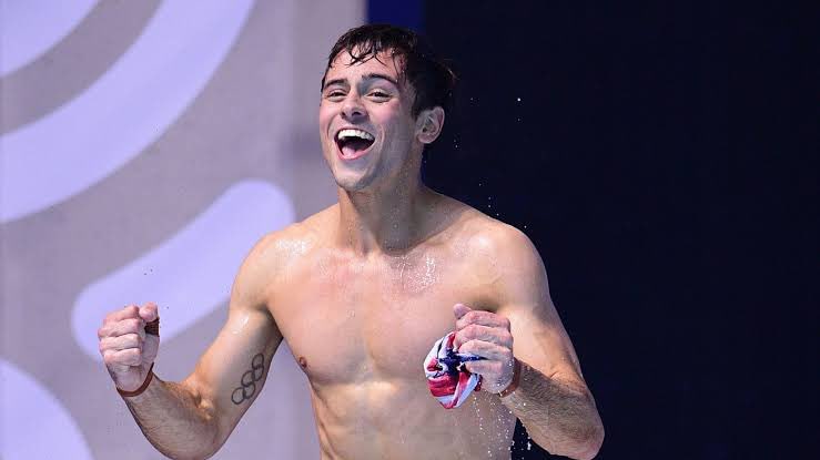 NickHopeTV's tweet photo. HE’S DONE IT AGAIN - Tom Daley wins the 4th Olympic medal of his career with BRILLIANT 🥉!!!

It follows #Tokyo2020 synchro 🥇&amp; 🥉’s at London 2012 &amp; Rio 2016.

If it is the end, what an incredible career. 🇬🇧’s greatest-ever diver has transformed this sport in the UK. https://t.co/vR3ldWrCQo