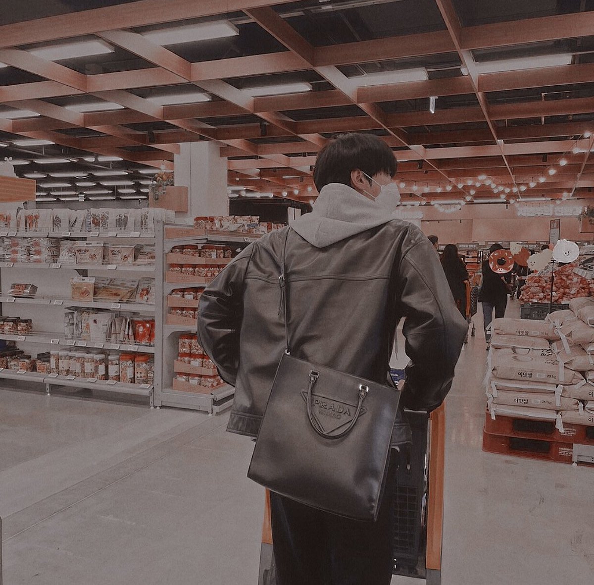 adilumiere's tweet photo. ㅤㅤ
ㅤㅤ
        📸  ── @.adiramiere.⠀ posted! ㅤㅤ
⠀      ✎ : Grocery with my love. 
ㅤㅤ https://t.co/ZEGtxY4V8k