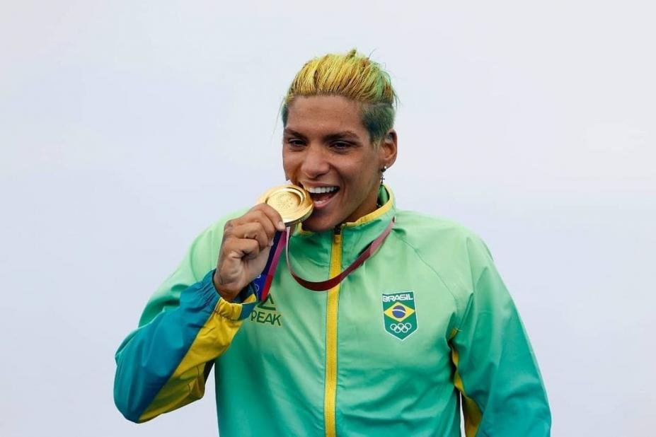 dddd1ego's tweet photo. A BAHIA É FODA PIVETE. Ana Marcela Cunha 🥇, Isaquias Queiroz 🥇 , Beatriz Ferreira e Hebert Conceição: vocês são campeões, exemplos de humildade e superação, representaram o Brasil, o Nordeste e a Bahia, 4 medalhistas individuais, já estão na história, tem muita torcida ainda. https://t.co/dnd2jzOhW9
