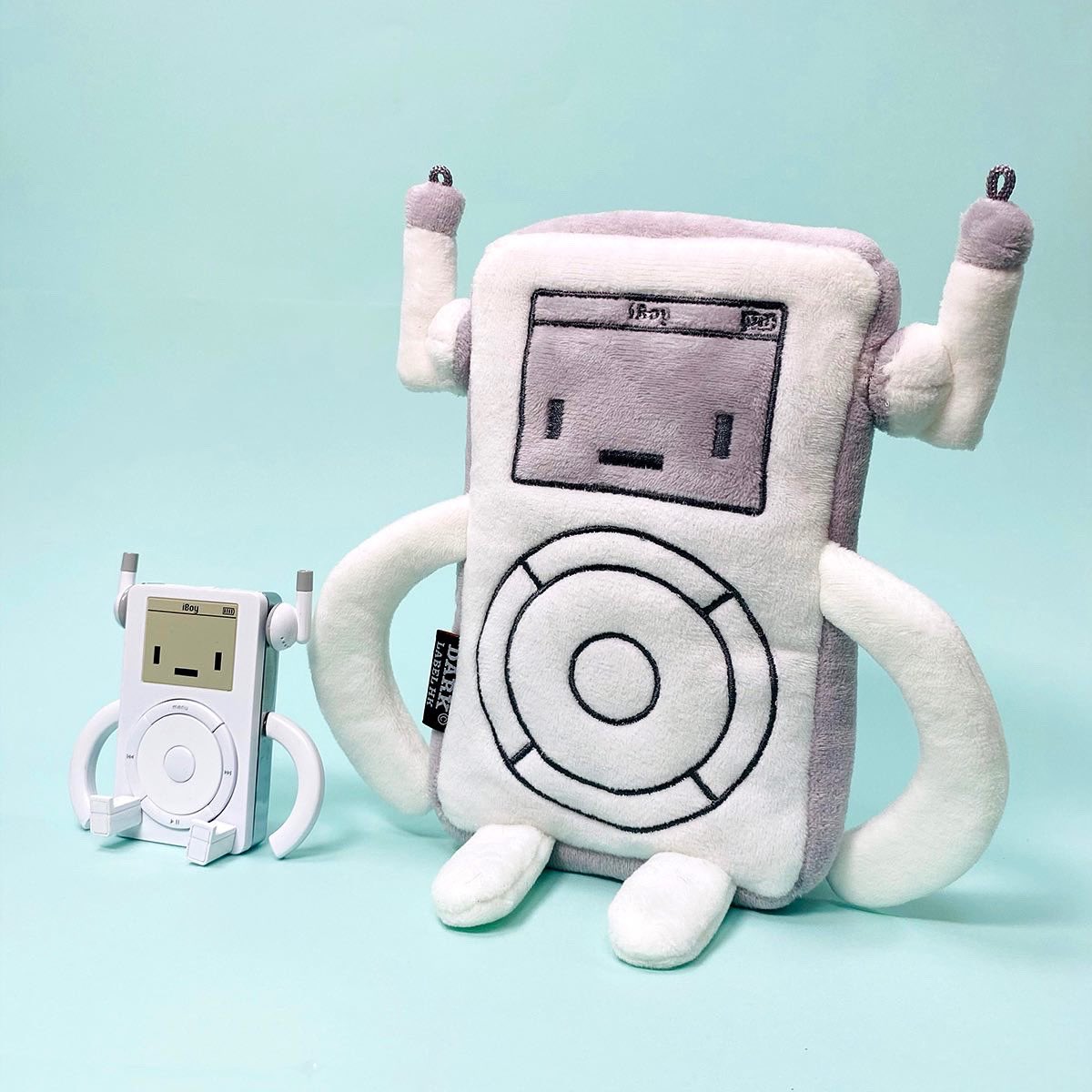 Is it a plushie? Is it a phone pouch? Why not both? iBoy Phone Pouch let you carrying your phone around with dose of cuteness! Pre-order them on classicbot.com/store/iBoy-Pho…
#ipod #ipodclassic #classicbot #darklabelhk #phosecase #phoneaccessories #iboy