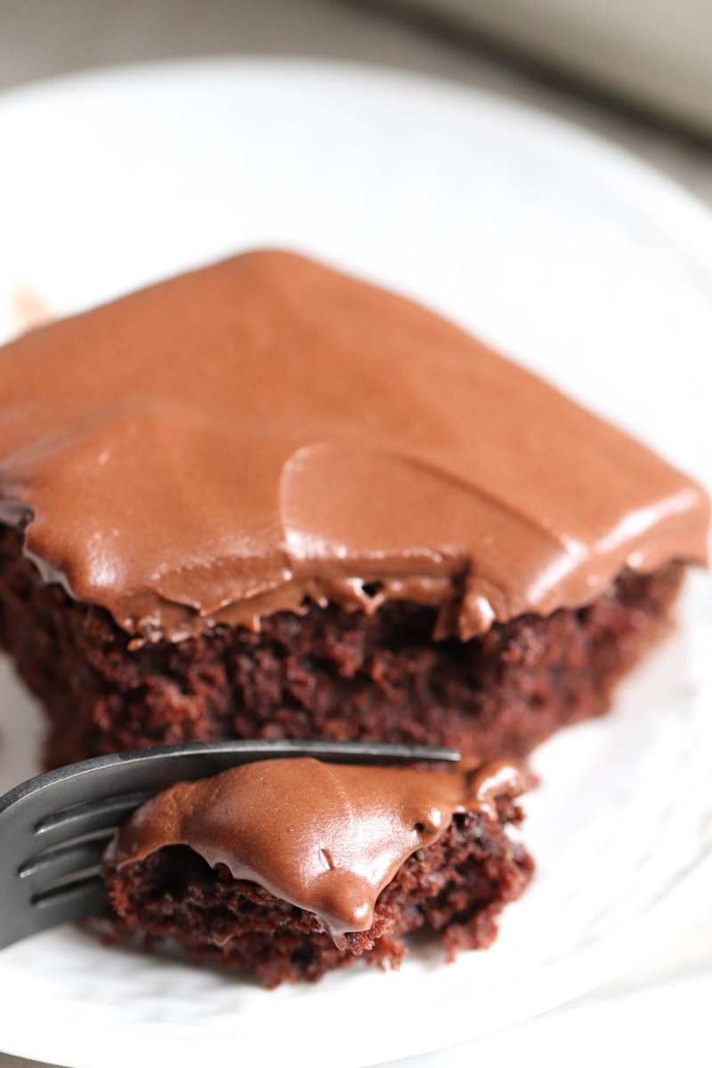 SixSistersStuff's tweet photo. This eggless Rich and Moist Zucchini Cake is my new favorite way to eat vegetables. The zucchini makes the cake so moist, you would never even know there is a vegetable in it.
https://t.co/n1mjx0bmSo #sixsistersstuff #zucchinicake #moistcake #nomnom https://t.co/mF340kdcMv