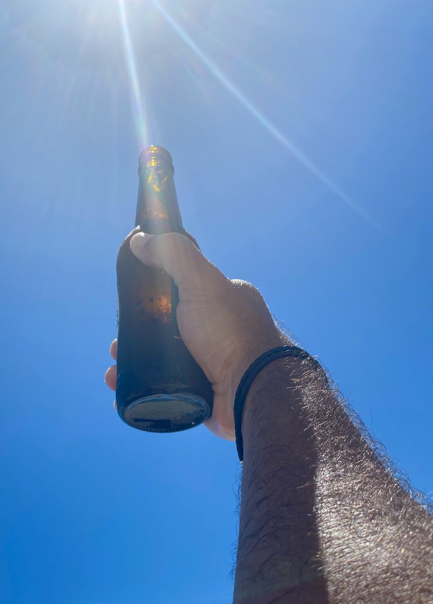 PenchoDuque's tweet photo. El mejor refill del día: Vitamina S🌞 #DíaInternacionalDeLaCerveza https://t.co/UGlfb7XdNj