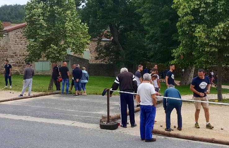 DinoCinieri's tweet photo. Rdv incontournable à #Burdignes, avec concours de pétanque de nos amis @ChasseursFrance.
Au menu : bonne humeur, convivialité & simplicité.
Merci à son Président Wilfred Doudaine et aux burdinandes pour l’accueil, l’énergie et l’enthousiasme communicatif ! #SoutenonsNosChassseurs https://t.co/2svc69RxNy