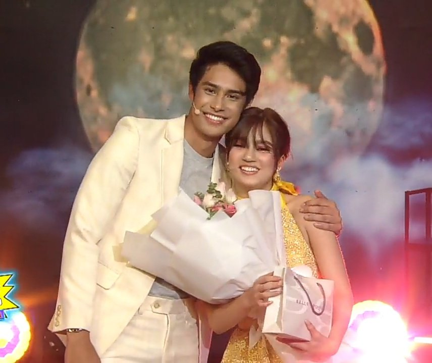 baristadomino's tweet photo. Donny: Pag dumating na 'yung babae, i want her to feel like she deserves the world
 
Donny to Belle: I just cant wait to see her too to conquer the universe kasi kayang kaya nya https://t.co/WxQjXlulpr