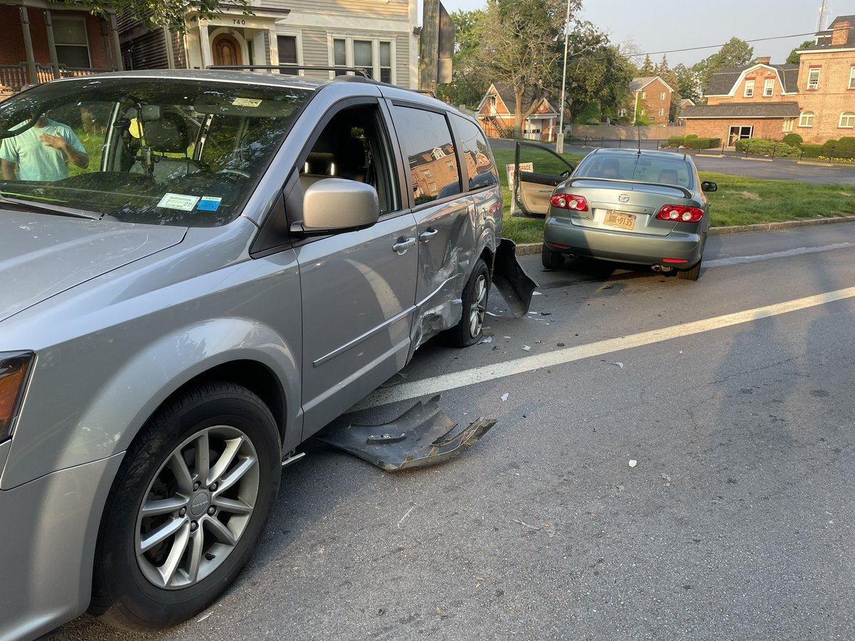 I was in a car accident earlier today involving an intoxicated driver. Watch my Facebook Live. #HeNeedsHelpToo #AlternativesToPolicing #NoMoreCages  #InvestInCommunities #Restore #Repair #Rebuild #Schenectady 
facebook.com/jamaica.miles.…