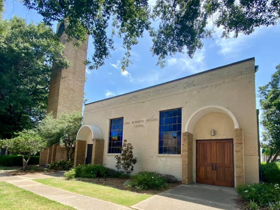 DSU_Alumni's tweet photo. Happy Green Friday 💚🎉 

The Lena Roberts Sillers Chapel has two beautiful new doors thanks to some amazing donors! 👏 https://t.co/NLYwPm5zK6