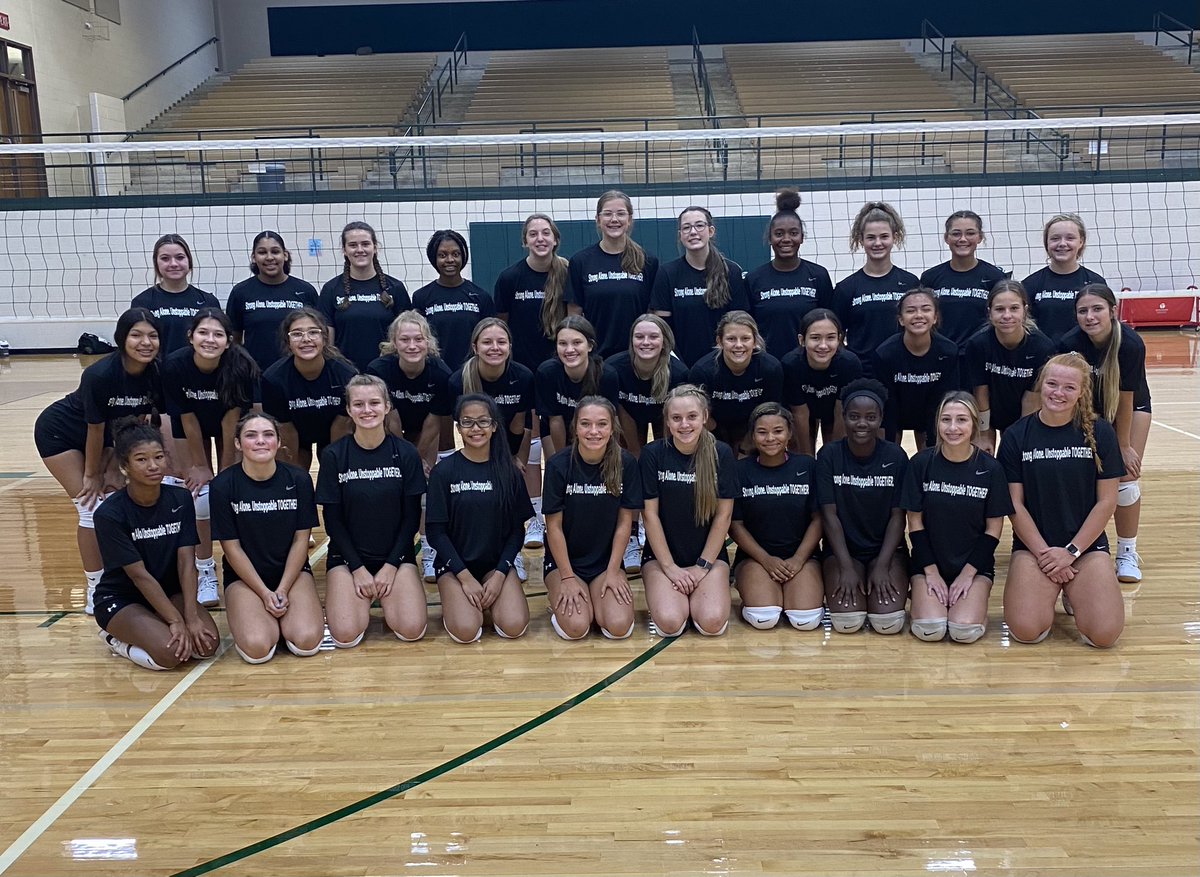 HuntsvilleVB's tweet photo. This is our 2021 Lady Hornet Volleyball team! Everyone did so well today at the AMCHS scrimmage. Come out to support these girls at our scrimmage in Huntsville Saturday starting at 10AM. All 3 teams will be in action.
#strongaloneunstoppableTogether
#makeitaTradition https://t.co/zCZDs1fZYw