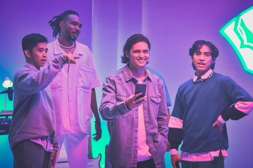 NadineFansHk's tweet photo. We captured #EveryEmotionInPortrait with the new #OPPOReno6 series smartphones with a colorful and feature-packed launch!
#jamesried #nadinelustre #jadine
📷eventscapemanila
JADINE FOR OPPO https://t.co/3wXn4xYzyY