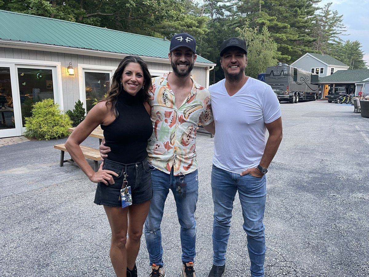 lukebryan's tweet photo. Thank you to these two for helping me tell #MyDirtRoadDiary https://t.co/PeG6vbHkVf