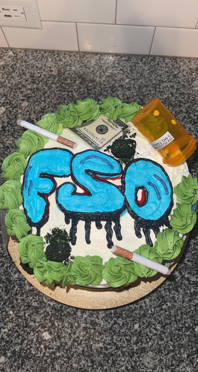 Reaunna's tweet photo. Made my me….everything edible (except plastic bag) https://t.co/Hln3NaxHG6