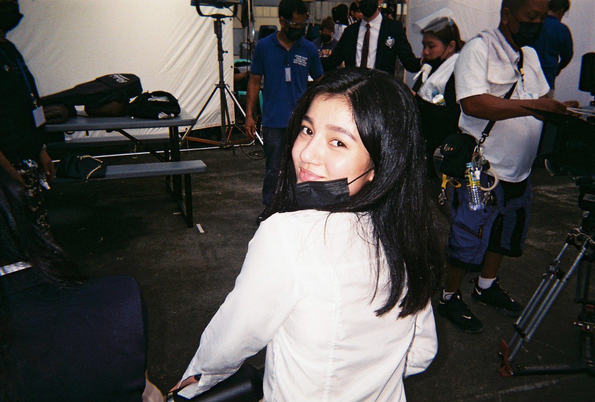 melizzajaune's tweet photo. another hes into her season one inbetween takes film i took dump !(๑>◡<๑) https://t.co/JwvSZL7xIa