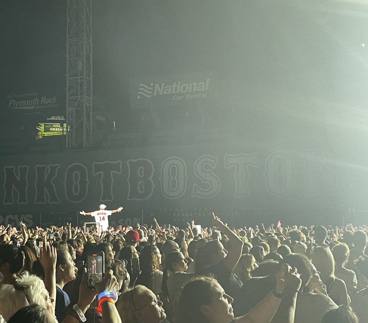 Subee121's tweet photo. @DonnieWahlberg @NKOTB #NKOTBFenway https://t.co/lC8iN35XvZ