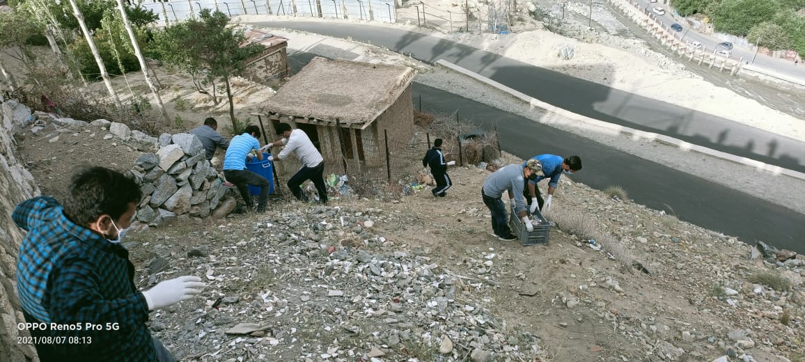 EastKhasi's tweet photo. swachhbharat: RT @DIPR_Kargil: As a part of #SustainableCleanlinessDrive under #AzadiKaAmritMahotsav, employees of different departments in #Kargil carrying out cleanliness of their office premises and surroundings 
#SwaccLadakhSwasthLadakh 
@lg_ladakh @… https://t.co/ouKhK2Kkkw