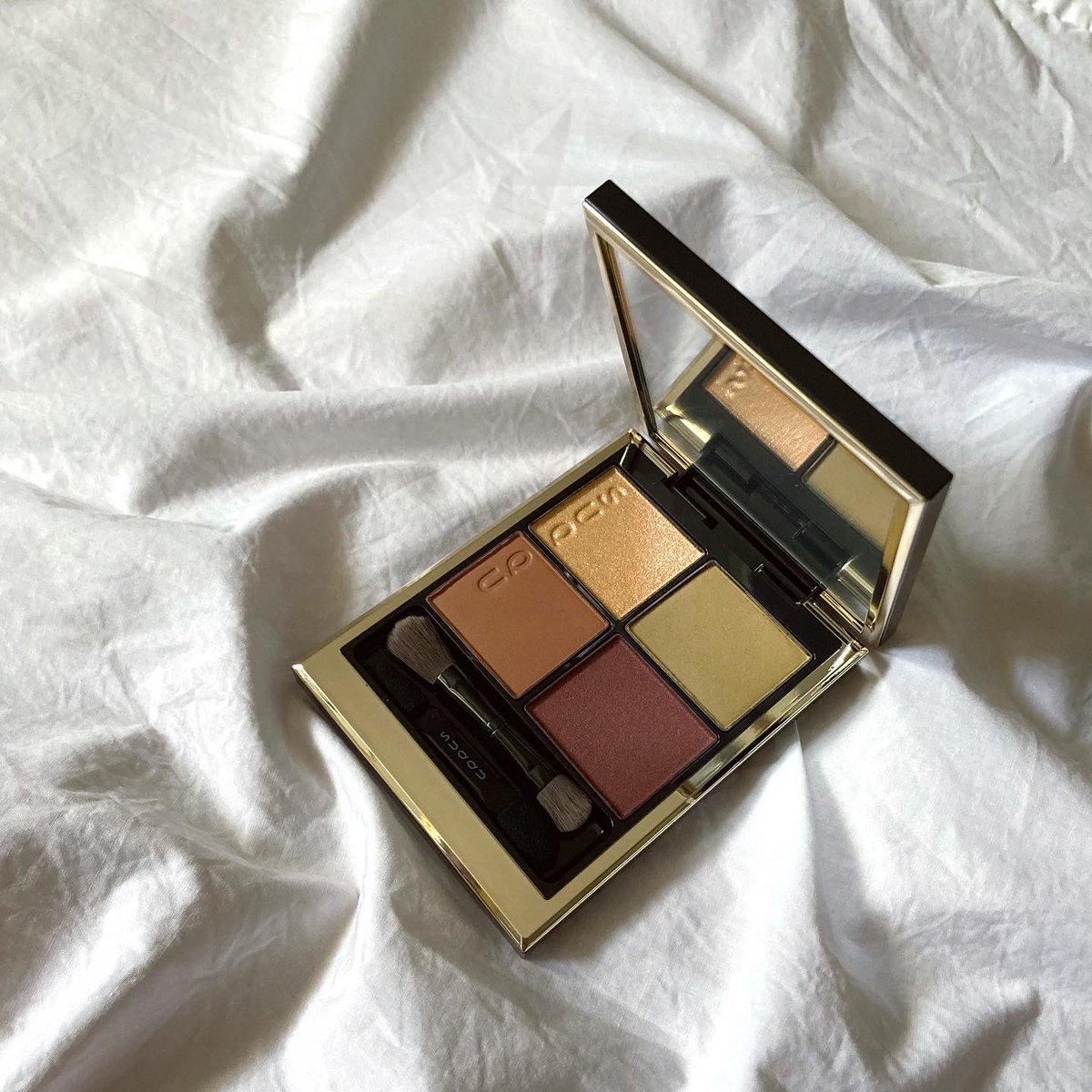 Tocco V Twitter Suqquシグニチャーカラーアイズ 106冴樹 Suqquらしい秋の色遊び ピスタチオカラーもくすみがあって目もとから浮かない Suqqu シグニチャーカラーアイズ 秋コスメ21 Suqquアイシャドウ Suqqueyeshadow T Co 4upluflewp