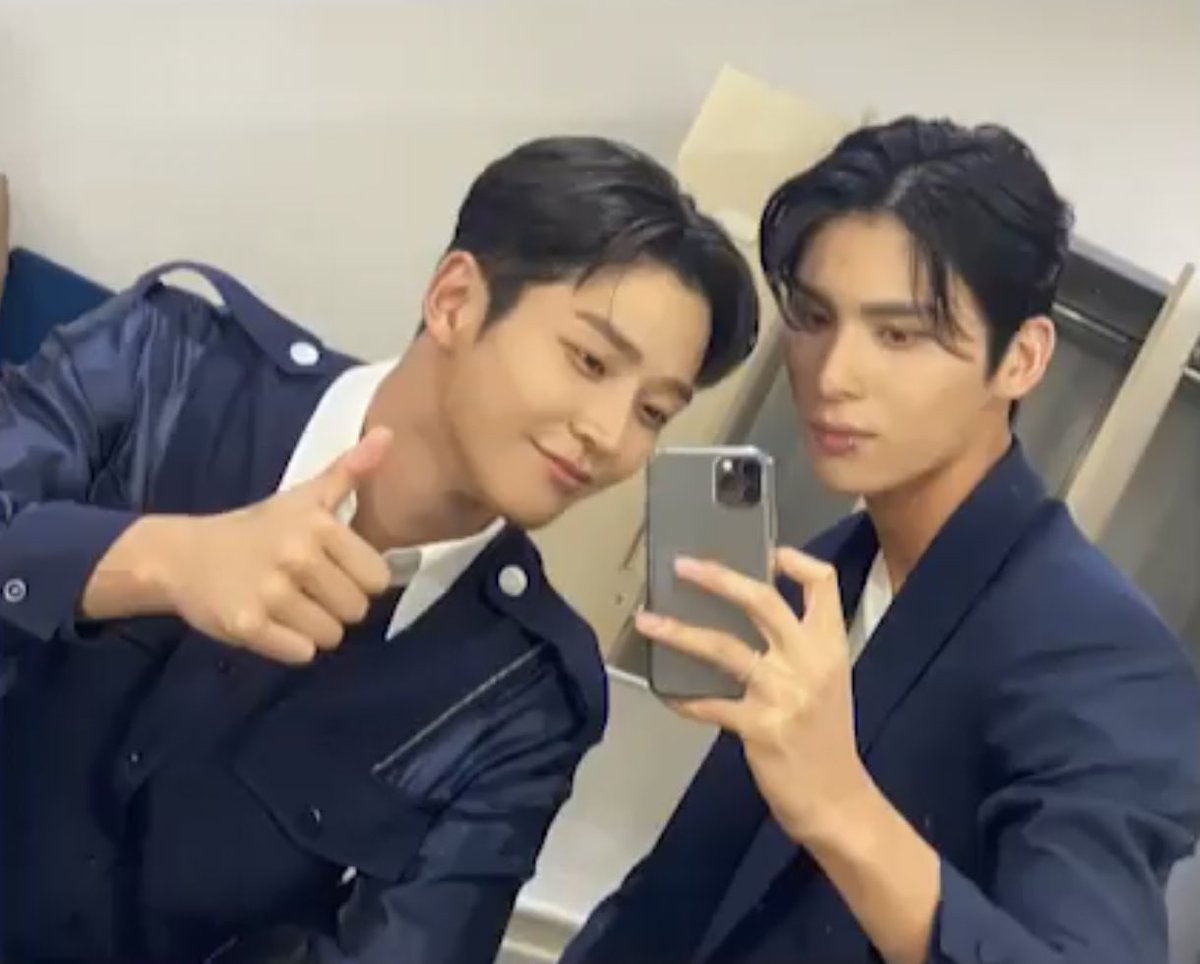 빈날 tweet media