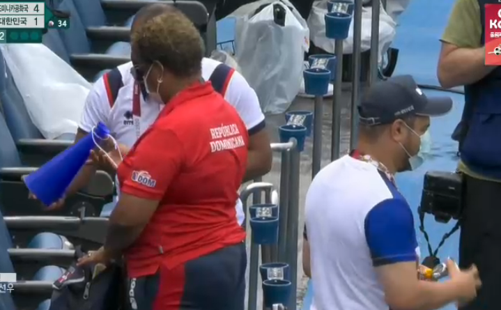 지랄 염병을하세요 도미니카 공화국 관중들 새끼들아