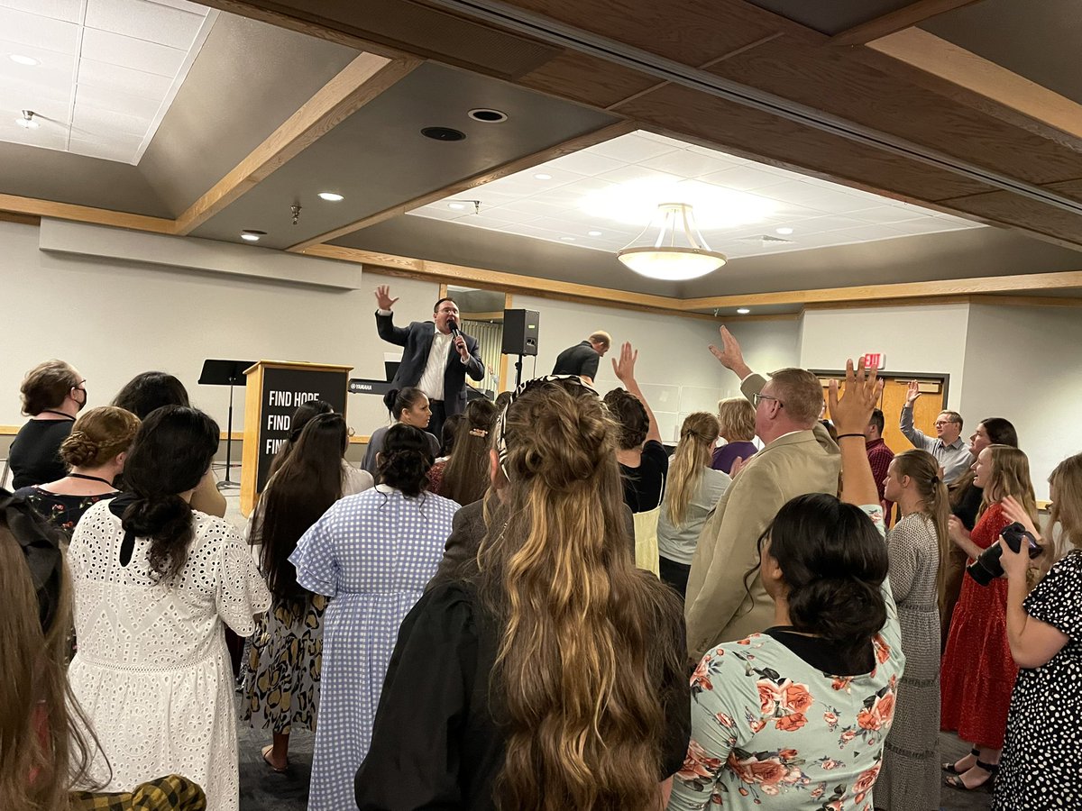 SDDistrictUPCI's tweet photo. Day 5 SD AYC:
Prayer walk around the four corners of the city of Huron before the launch service of the new church plant.

Multiple guests came. 1 filled with the Holy Ghost! An amazing service. https://t.co/FwTfM3ydhH