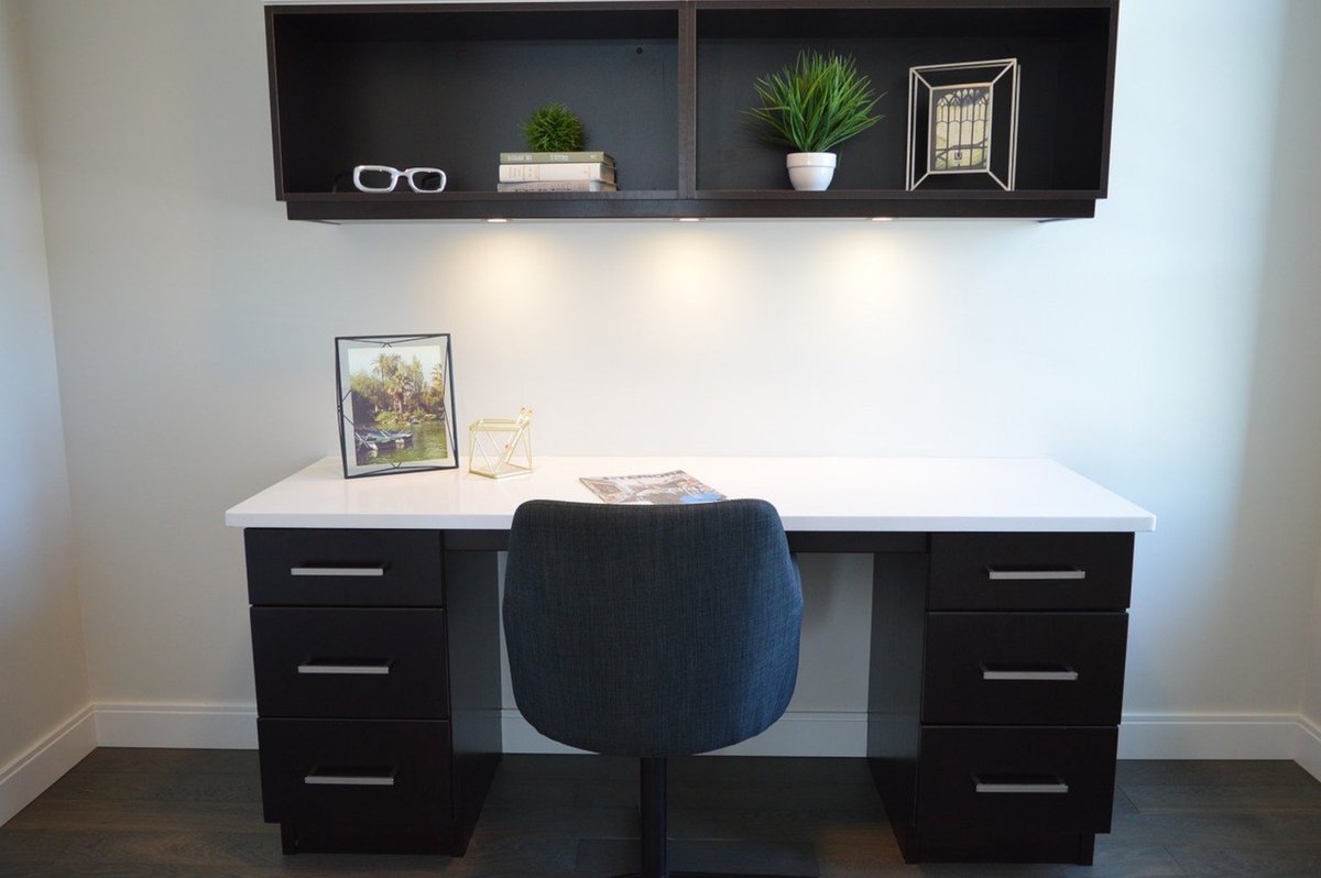 TiffsWrite's tweet image. My office MUST HAVES: shelves, drawers, some greenery, style, and comfort! 

#envision
#faith
#reimagine
#dreamagain 
#homeoffice
#freeofclutter