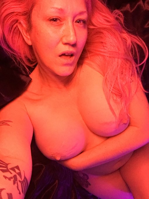 I have no interest in removing nudes from twitter.  In 2010 the app was not the way it is now. That&rsquo;s<a href="/tag/zelda"class="tags"><span>#zelda</span></a><a href="/tag/zeldacosplay"class="tags"><span>#zeldacosplay</span></a><a href="/tag/linkcosplay"class="tags"><span>#linkcosplay</span></a><a href="/tag/zeldaisthegirl"class="tags"><span>#zeldaisthegirl</span></a>