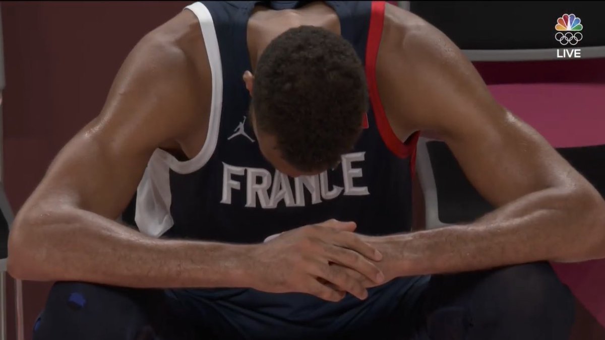 TrashTalk_fr's tweet photo. 💔

Les larmes de Rudy… celles d’un mec qui aime son maillot et qui a tout donné, qui a répondu présent en finale, qui a le cœur qui bat bleu-blanc-rouge…

T’es grand @rudygobert27, t’es très grand. https://t.co/7wwq3YsHfw