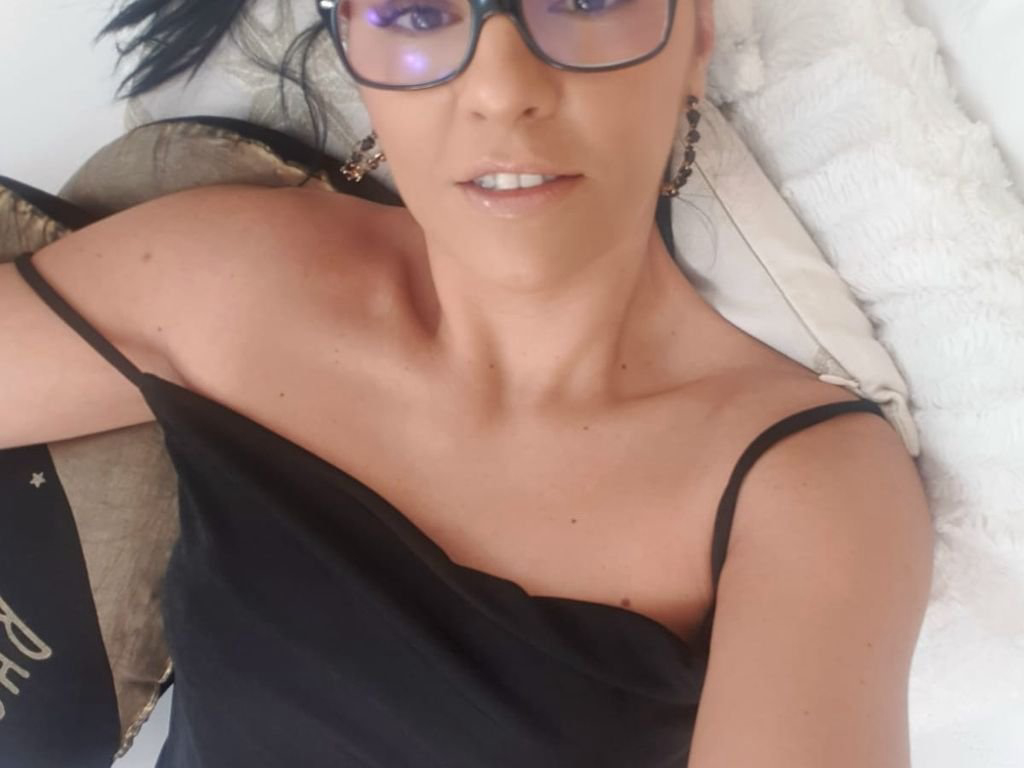 emasinclair_'s tweet photo. I'm online right now on Skyprivate - pay-per-minute system for Skype live shows. Call me right now in private here: https://t.co/G9gnOkjLva

https://t.co/mnqYmH57uQ https://t.co/6497WJnrIh
