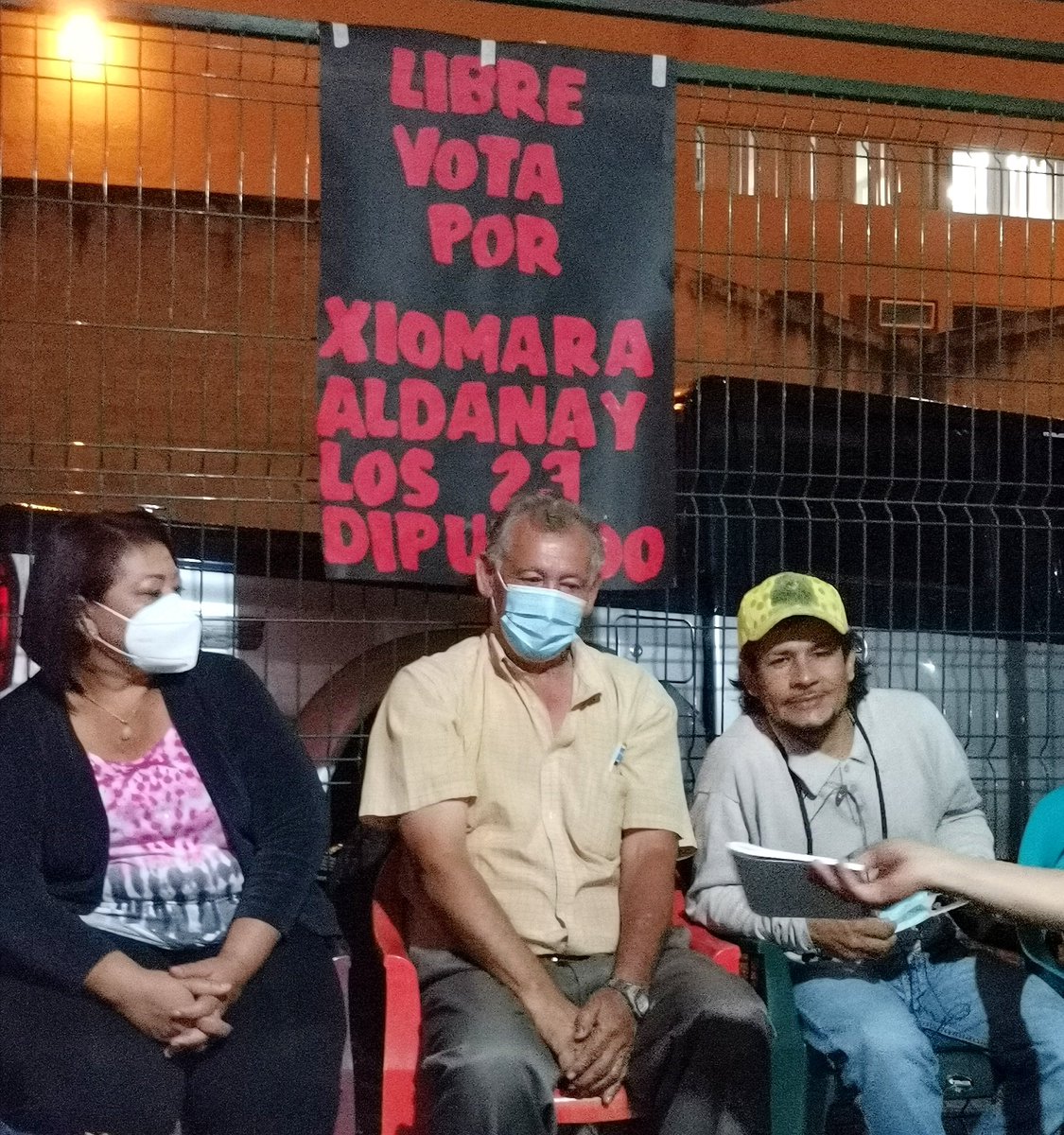 Grillo779's tweet photo. #Libre Excelente reunión con el Colectivo de la Res. Honduras del T1 "Erick Alexander Martínez Á. ", conociendo su plan de trabajo y recibimiento orientaciones de la dirigencia junto a @pichuzelaya

#XiomaraPresidenta
#AldanaAlcaldeMDC
#MayoríaParlamentaria
✔️X23 - Fco. Morazán https://t.co/CqT0DsZbCs