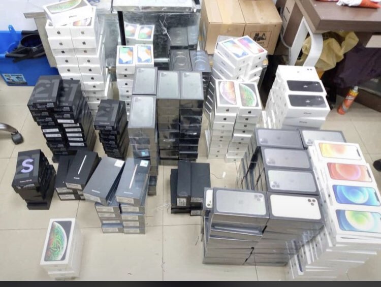 jameskubasu's tweet photo. My people i got you! Hmu for brand new iPhone and Samsung phones. Best deals available. https://t.co/s1U5iFqzke
