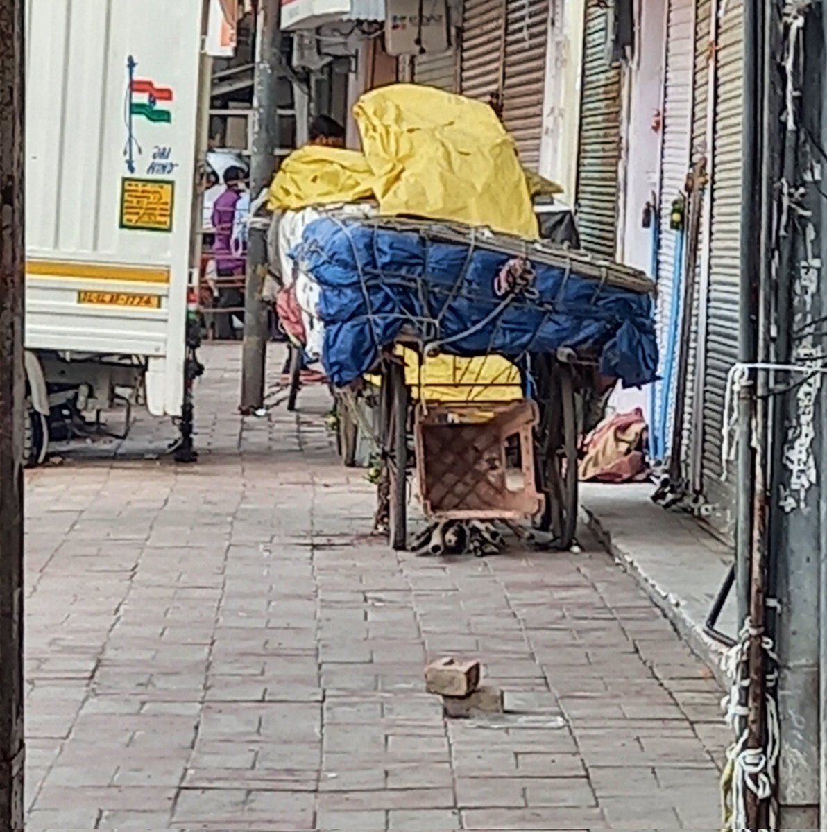 clocktowerrwa's tweet photo. @NorthDmc @LtGovDelhi @AmitShahOffice @CPDelhi @DcpNorthDelhi Resp Sirs, encroachment by patri vendors in front of Kedar Bldg service Rd Subzimandi Clocktower has been moved to footpaths as there is a political party function is being held today. If the concerned deptts are 1/2 https://t.co/Q425AwCeqG